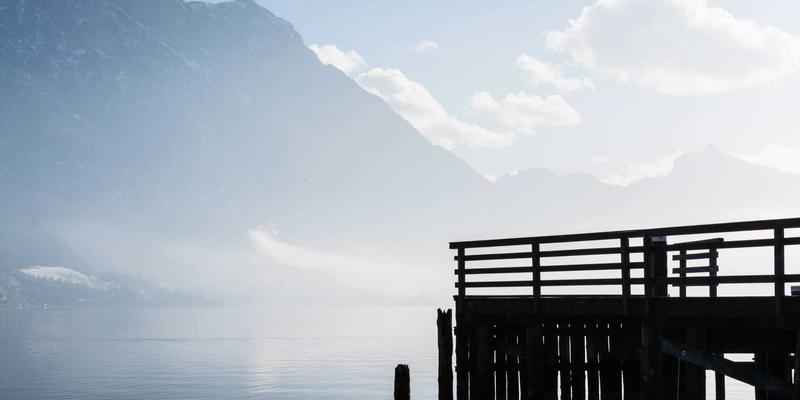干性皮肤如何有效保湿：不同季节的面霜与精华油自然护肤指南